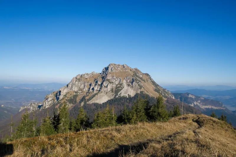 Veľký Rozsutec: Aufstieg durch die Jánošíkove diery